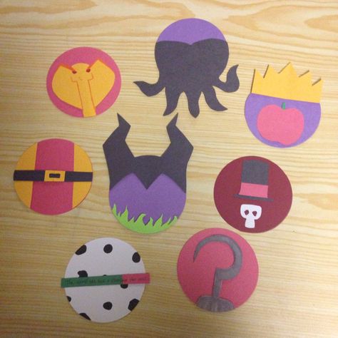 Disney Villains door tags Disney Villain Crafts, Disney Villain Decorations, Disney Villains Decorations, Cubby Tags, Dorm Door Decorations, Disney Camping, Vinyl Art Paint, Disney Themed Classroom, Door Decs