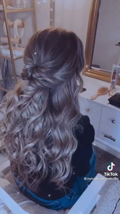 Diy Wedding Hair Bride, Fall Winter 2023 Hair Color Trends, Gorgeous Half Up Half Down Hairstyles, Half Up Hairstyles Videos, Wedding Hairstyles With Extensions Clip In, Bridal Hair Down Tutorial, Elegant Wedding Hair Half Up, Wedding Hair For Fine Hair Half Up, Half Up Half Down Formal Hair Long