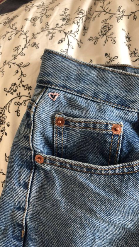 Jeans Embroidery Aesthetic, Jeans Pocket Embroidery, Embroidery Designs Jeans, Embroidery Inspiration Jeans, Embroidery On Jeans, Thrift Fits, Embroidery Jeans Diy, Denim Embroidery, Embroidered Pants