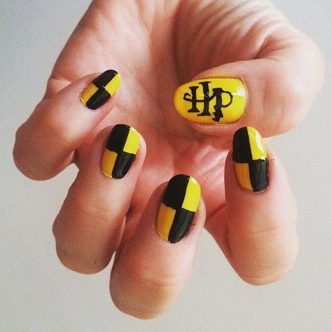 Hufflepuff Nails, Maquillage Harry Potter, Harry Potter Nails Designs, Harry Potter Nail Art, Nail Instagram, Harry Potter Nails, Stile Harry Potter, Yellow Nail Art, Nails Yellow