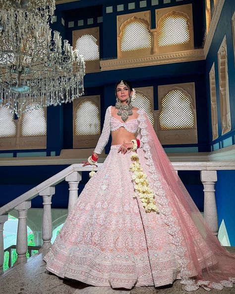 Rianta's | BRIDAL DESIGNER on Instagram: "‘EMERY’ ~ Bridal Atelier 2023 Makeup @makeupbycherryy Venue partner @fairmontjaipurindia Jewellery @jewelstreet.delhi Floral Kaleere…" Pink Bridal Outfit, Bridal Lehenga Colour, Floral Kaleere, India Wedding Dress, Indian Fits, Pink Bridal Lehenga, Indian Closet, 2023 Makeup, Navratri Garba