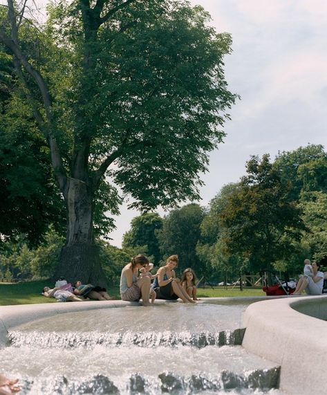 Diana, Princess of Wales Memorial Fountain / Gustafson Porter + Bowman | ArchDaily Princess Diana Memorial Fountain, Diana Memorial Fountain, Waterscape Design, Princess Diana Memorial, Diana Memorial, Greenwich Park, Diana Princess Of Wales, Richmond Park, East Lake