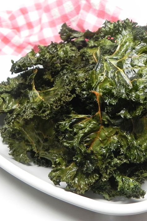 Recipes For Kale, Roasted Kale Chips, Kale Chip, Chip Recipe, Kale Chip Recipes, Vegetable Chips, Salt And Vinegar, Homemade Crackers, Food Wishes