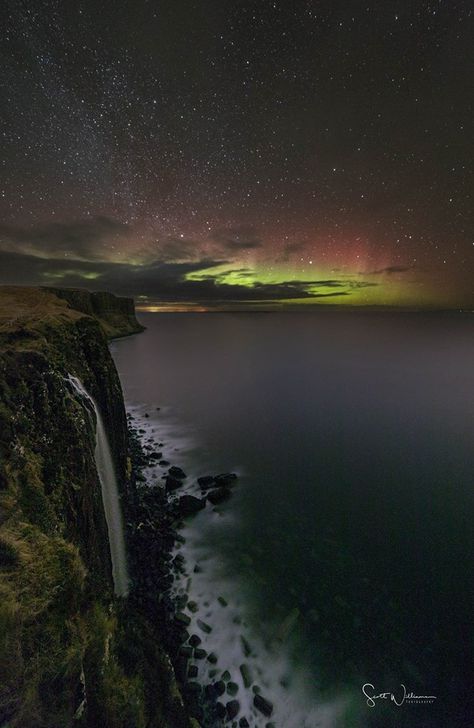 Kilt Rock Aurora on the Isle of Skye, Scotland. Northern Lights Scotland, Scotland Kilt, Scotland Hiking, Isle Of Skye Scotland, Bonnie Scotland, The Isle Of Skye, Skye Scotland, Scotland Highlands, To Infinity And Beyond