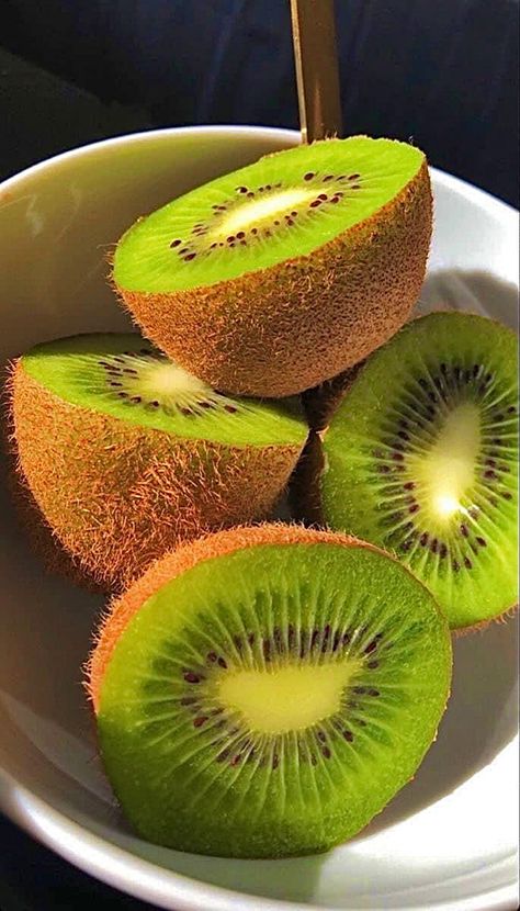 Tropical Fruit Aesthetic, Kiwi Fruit Photography, Madi Aesthetic, Kiwi Aesthetic, Nutrition Aesthetic, University Application, Fruit Pictures, Kiwi Berries, Aesthetic Fruit