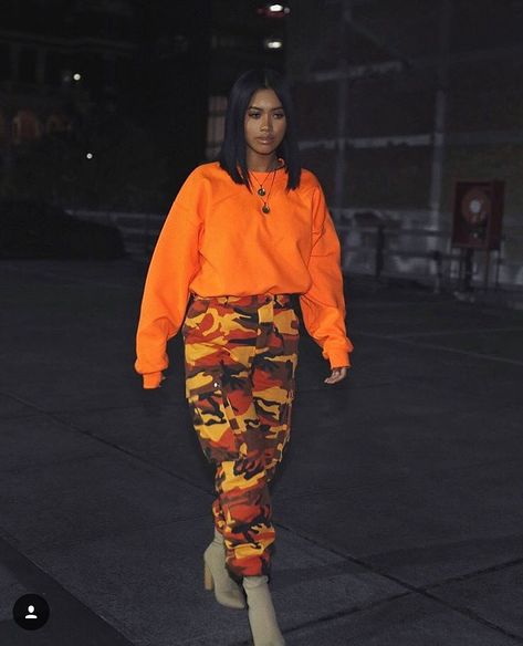 Camo Pants Outfit, Orange Outfit, Future Clothes, Camo Pants, Streetwear Fashion Women, Baddie Outfits Casual, Fashion Killa, Black Outfit, Pants Outfit