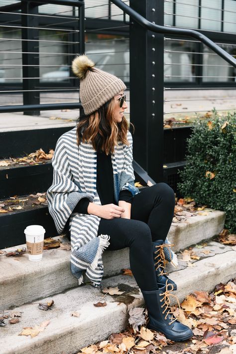 Trendy Rainy Day Outfits, Rainy Day Outfit For Fall, Rainy Day Outfit For Spring, Rainy Day Outfit For School, Rainy Day Outfits, Rainy Day Outfit For Work, Boating Outfit, Day Outfits, Fall Jeans