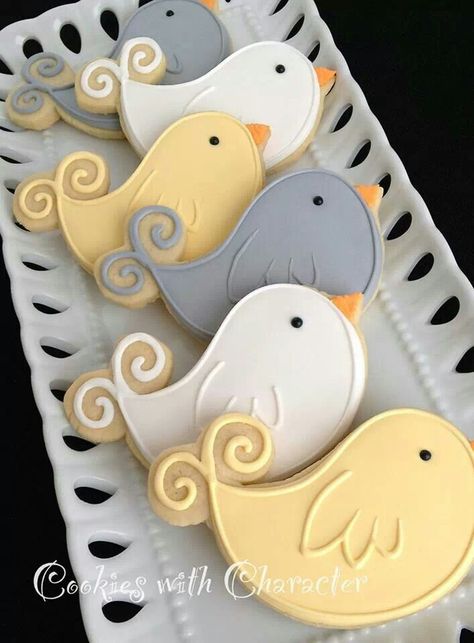 Adorable birdie cookies (Cookies with Character). 3d Dort, Bird Cookies, Decoration Patisserie, Easter Sugar Cookies, Spring Cookies, Sugar Cookie Designs, Pretty Cookies, Fancy Cookies, Cookie Frosting