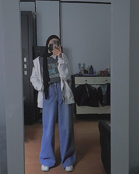 Sweatshirt And Wide Leg Jeans, Wide Leg Jeans Outfit Korean Style, Wide Leg Pants Modest Outfit, Wide Leg Outfit Hijab, White Wide Leg Pants Outfit Hijab, Wide Leg Jeans Sweatshirt Outfit, Wide Jeans Outfit Hijab, Wide Leg Hijab Outfit, Wide Leg Jeans Outfit Modest