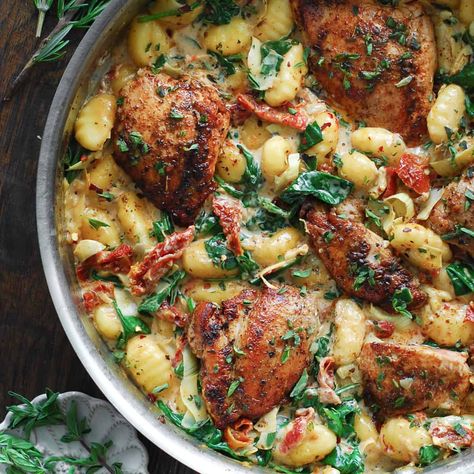 Creamy Tuscan Chicken and Gnocchi (30 Minutes, ONE-PAN) Gnocchi With Spinach, Chicken And Gnocchi, Simple Spinach Salad, Chicken And Pasta, Creamy Tuscan Chicken, Chicken Gnocchi, Tuscan Chicken, Gnocchi Recipes, Sun Dried Tomatoes