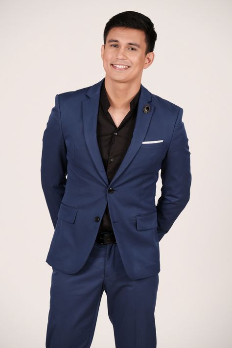 Multi-talented Kapuso actor Tom Rodriguez is all set to kick-start the month of August with fun-filled Pinoy festivities for Kapuso abroad in California, Florida, and Texas.&nbs… Tom Rodriguez, Filipino Actors, Singing Contest, Month Of August, Filipino Culture, Sports Coat, Dance Performance, Suits Coats, Pop Star