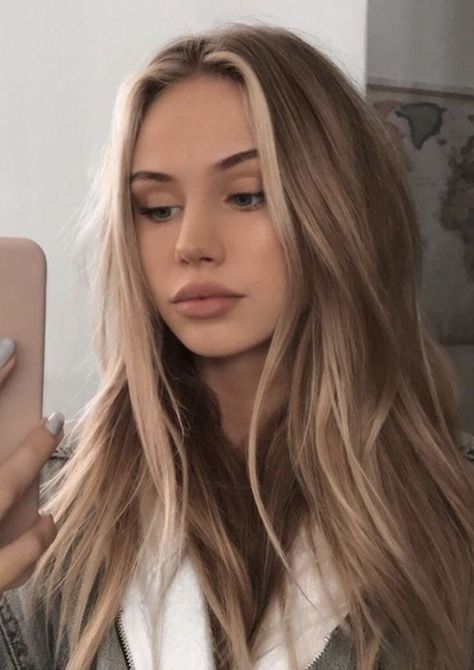 Dark Blonde Balayage, Dark Blonde Hair Color, Blond Balayage, Latest Hair Color, Hair Color Streaks, Money Piece, Blonde Hair Color Ideas, Dirty Blonde Hair, Dark Blonde Hair