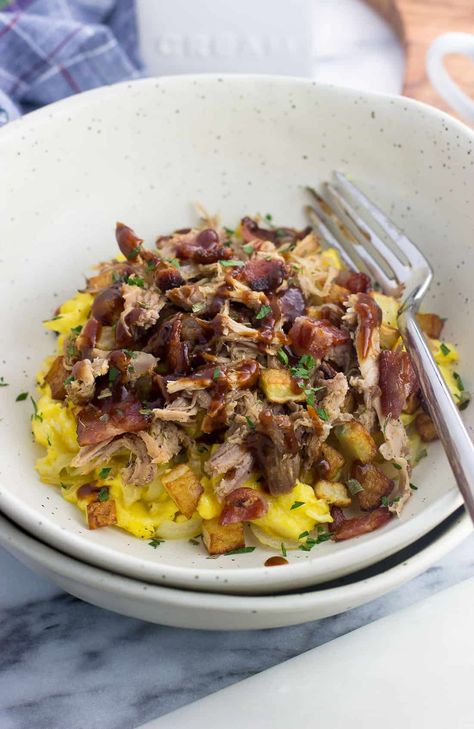 Combine your love of BBQ with breakfast in this BBQ Pulled Pork Breakfast Bowl. Scrambled eggs, bacon, onions, and potatoes combine with BBQ pulled pork in this customizable recipe. It's a great use of leftover pulled pork! Pulled Pork Omelette, Pork Breakfast Recipes, Pulled Pork Breakfast, Egg Over Rice, Pork Leftovers, Scrambled Eggs Bacon, Pork Breakfast, Savory Brunch, Bacon Potatoes