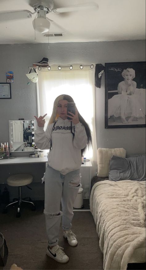 Thrasher Hoodie Outfit, Thrasher Outfit, Thrasher Hoodie, Drawings Simple, Hoodie Outfit, Jeans White, Art Drawings Simple, White Hoodie, Black Nikes