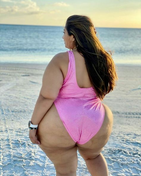 Miami Outfit, Miami Outfits, Hot Women Dress, Big Girl Fashion, Curvy Women Outfits, Famous Fashion, Beautiful Women Over 40, Plus Size Swimsuits, Fashion Lifestyle