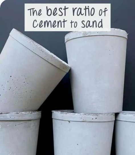 Cement Mix Ratio, Diy Cement Planters, Planters Diy, Living Frugal, Decoration Beton, Cement Flower Pots, Diy Concrete Planters, Cement Diy, Concrete Diy Projects