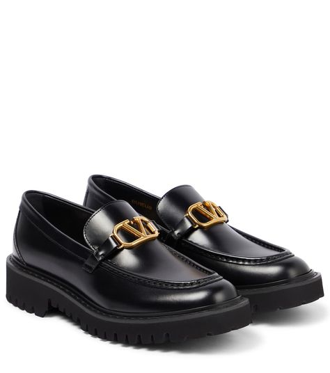 Designer Pieces, Bag Women Fashion, Patent Leather Loafers, Shoes Luxury, Famous Brands, Penny Loafers, Leather Loafers, Valentino Garavani, Loafer Shoes