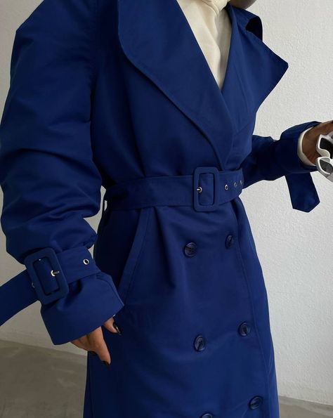 Sumaiya Core, 2010s Fashion Trends, Long Coat Outfit, 2010s Fashion, Ladylike Style, Blue Trench Coat, Coat Trends, Neo Victorian, Sweat Set