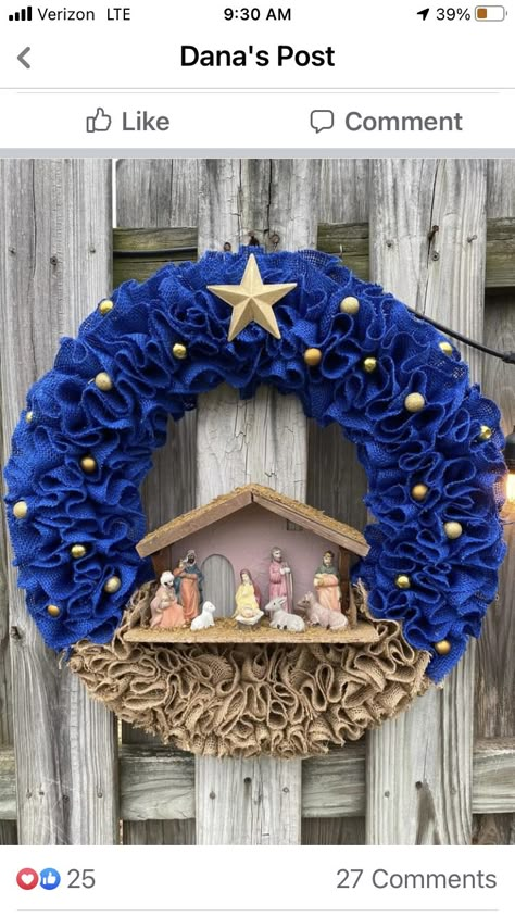 Nativity Wreath Diy, Cross Wreath Diy, Nativity Wreath, Hanukkah Crafts, Holiday Wreaths Diy, Christmas Decorations Cheap, Christmas Wreaths Diy Easy, Crafty Christmas, Christmas Decorations Diy Outdoor