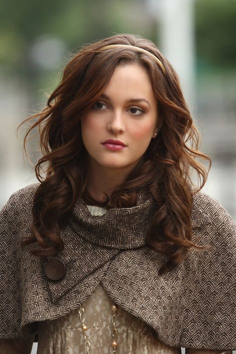 #blair #waldorf #queen #gg #leighton #diva #season #one #1x09 #blairwaldorfmustpie! Blair Waldorf Hairstyles, Blair Waldorf Hair, Gossip Girl Hairstyles, Estilo Blair Waldorf, Blair Waldorf Style, Stile Blair Waldorf, Gossip Girl Blair, Jenny Humphrey, Nate Archibald