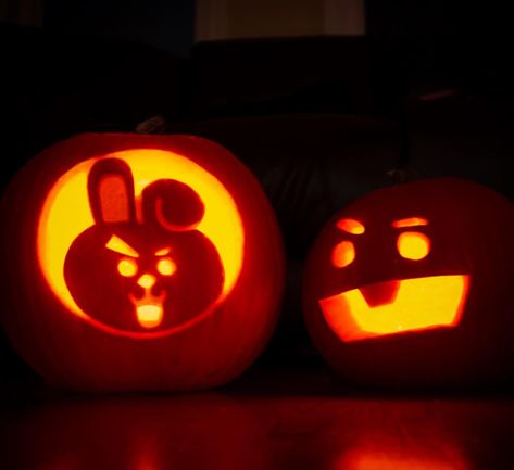 K Pop Pumpkin Carving Ideas, Pumpkin Carve Aesthetic, Pumpkin Carving Ideas Kawaii, Genshin Impact Pumpkin Carving, Pochacco Pumpkin Carving, Pumpkin Carving Ideas Snoopy, Kpop Pumpkin Carving, Bts Pumpkin Carving, Bt21 Pumpkin