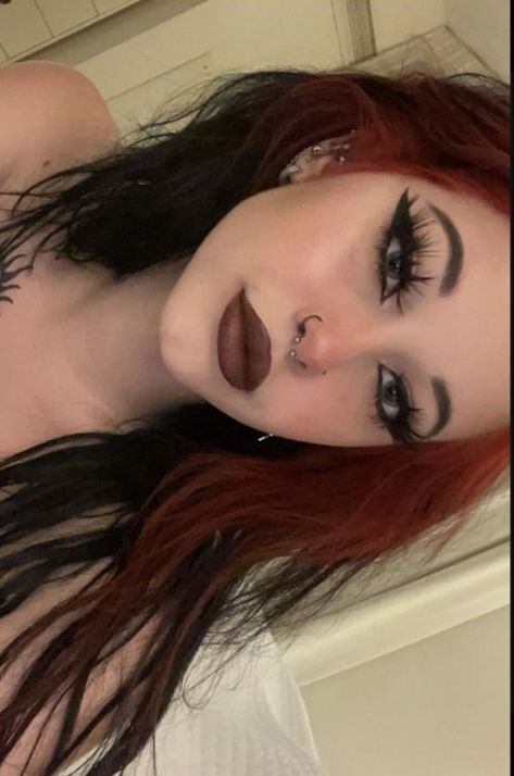 Red Hair Goth Makeup, Goth Makeup For Redheads, Dark Makeup Looks, Goth Gifts, How To Impress, Swag Makeup, Alternative Makeup, Makeup Idea, Cool Makeup Looks