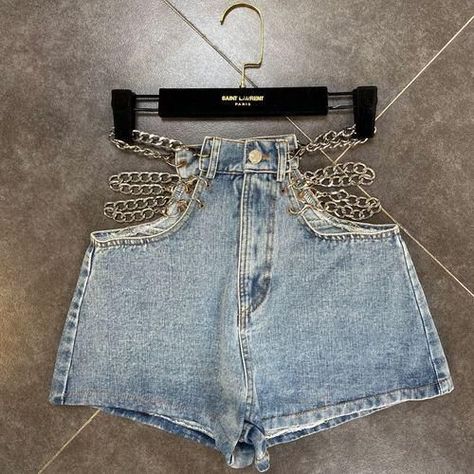 7bb060764a818184ebb1cc0d43d382aadesc51742265ri Traje Cowgirl, Ropa Upcycling, High Waist Denim Shorts, Trendy Denim, Moda Jeans, Shorts Fashion, High Waist Denim, Street Style Summer, Fashion Streetwear