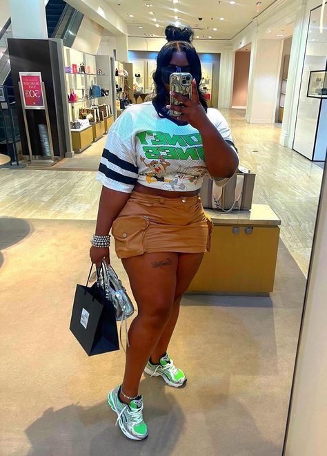 Plus Size Outfits Streetwear, Town Fair Outfit, Texas Vacation Outfits, Plus Size 90s Outfits, Plussize Outfit Ideas, Houston Outfits Black Women, Plus Size Summer Outfits Black Women, Houston Outfits, Women With Belly