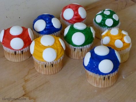 Mario mushroom cupcakes Mario Cupcakes, Super Mario Cupcakes, Mushroom Cupcakes, Super Mario Mushroom, Mario Brothers Birthday Party, Mario Birthday Cake, Super Mario Cake, Mario Y Luigi, Super Mario Bros Birthday Party