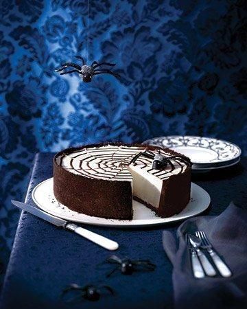 What a great Halloween treat! No-Bake Spiderweb Cheesecake from Martha Stewart Spiderweb Cheesecake, Creepy Halloween Desserts, Halloween Food Desserts, Baked Cheesecake Recipe, Chocolate Cheese, No Bake Cheesecake, Halloween Desserts, Theme Halloween, Cheesecake Recipe