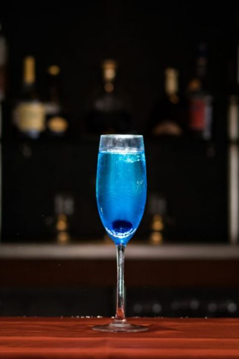 Curacao Recipes, Curacao Cocktail, Blue Curacao Drinks, Blue Curacao Liqueur, Colorful Drinks, Blue Hawaii, Blue Curacao, Blue Room, Irish Recipes