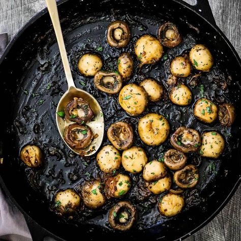 Sautéed Mushrooms - Steakhouse Style Steakhouse Mushrooms, Fancy Thanksgiving, Sautéed Mushrooms, Scampi Recipe, Side Dish Recipes Easy, Juicy Steak, Sauteed Veggies, Stuffed Mushroom Caps, Creamed Spinach