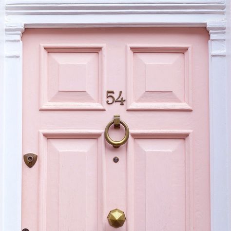 Tout Rose, Deco Rose, Pink Door, Rose Pale, Pastel Pink Aesthetic, Rose Pastel, Pink Houses, Beautiful Doors, Door Color