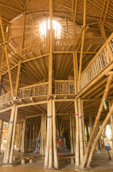 Green School. Image © Eduardo Souza Bamboo Roofing, Green School Bali, Bali Architecture, Bamboo Roof, Bamboo Diy, Bamboo Building, Bamboo Ceiling, Bamboo House Design, Bamboo Structure