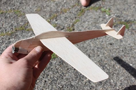 airplane-ready-to-fly Balsa Wood Crafts, Balsa Glider, Balsa Wood Models, Wood Airplane, Wooden Airplane, Airplane Crafts, Wood Plane, Plane Design, Balsa Wood