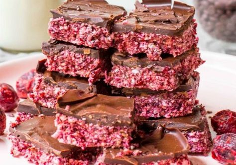 Cherry Ripe Slice, Healthy Mummy Recipes, Mummy Recipes, Chocolate Slice, Vegan Protein Bars, Healthy Mummy, Cherry Chocolate, Cherry Desserts, Slices Recipes