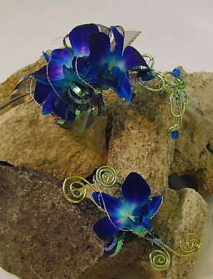 sea green & blue corsage and boutonniere Blue And Green Corsage Prom, Corsage Inspiration, Green Corsage, Feather Corsage, Formal Flowers, Wristlet Corsage, Boutonniere Ideas, Dance Flowers, Blue Corsage