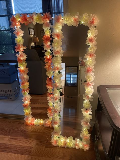 Fake Flower Mirror, Flowers Around Mirror, Flower Frame Mirror, Mirror Frame Flowers, Diy Mirror Flower Frame, Diy Mirror Frame Ideas Flowers, Flower Mirror Diy, Fluffy Clay Flower Mirror, Floral Mirror Diy Fake Flowers