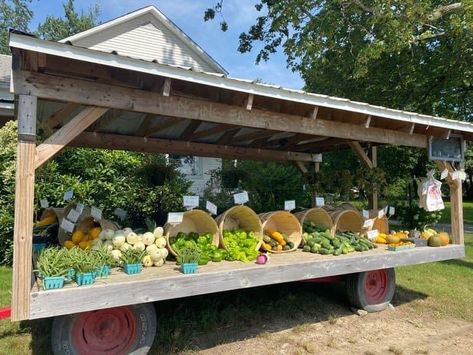 Farm Market Ideas, Garage Sale Organization, Farmers Market Stand, Vegetable Stand, Market Stands, Garden Stand, Market Garden, Side Stand, Farm Market