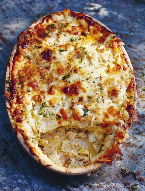 Jamie Oliver's Lasagne: Slow-cooked fennel, sweet leeks and cheeses Winter Pasta Recipes, Slim Kitchen, Vegetarian Comfort Food, Lasagne Recipes, Vegetarian Pasta Recipes, Jamie Oliver Recipes, Delicious Magazine, Minced Meat, Lasagna Recipe