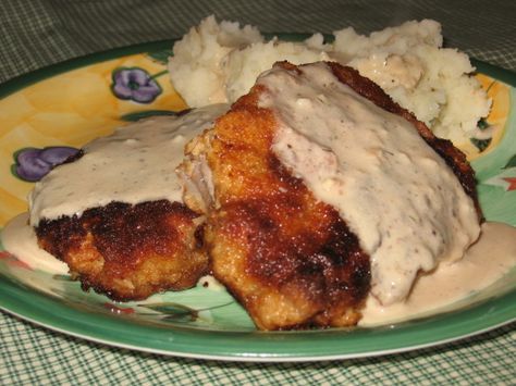 Dill Gravy, Sour Cream Gravy Recipe, Pork Chops In Gravy, Best Pork Recipe, Cream Gravy, Breaded Pork Chops, Pork Chop Recipes Baked, Sour Cream Recipes, Seasoning Salt