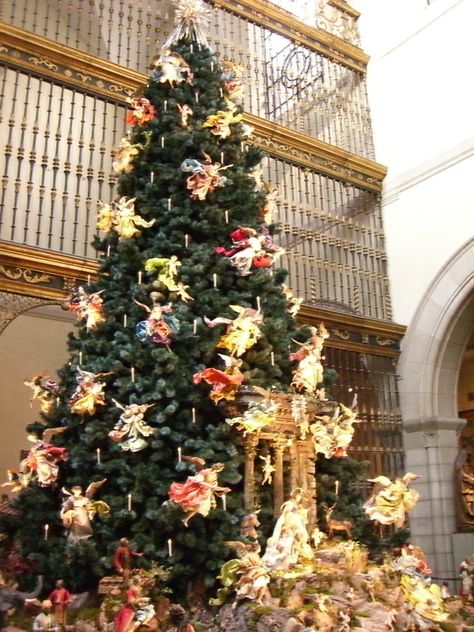 photo: (c)beautflstranger Metropolitan Museum Baroque Neapolitan Christmas tree Photo C, Metropolitan Museum, Manhattan, Merry Christmas, Christmas Tree, New York, Holiday Decor, Christmas, Photography