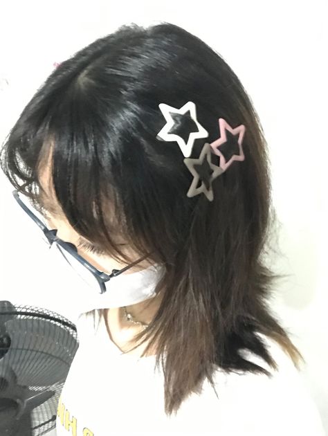 Snap Clips Hairstyles, Hair Clips Hairstyles, Silver Y2k, Star Clips, Hair Clips Aesthetic, Y2k Hair, Style Korea, Clip Hairstyles, Star Hair