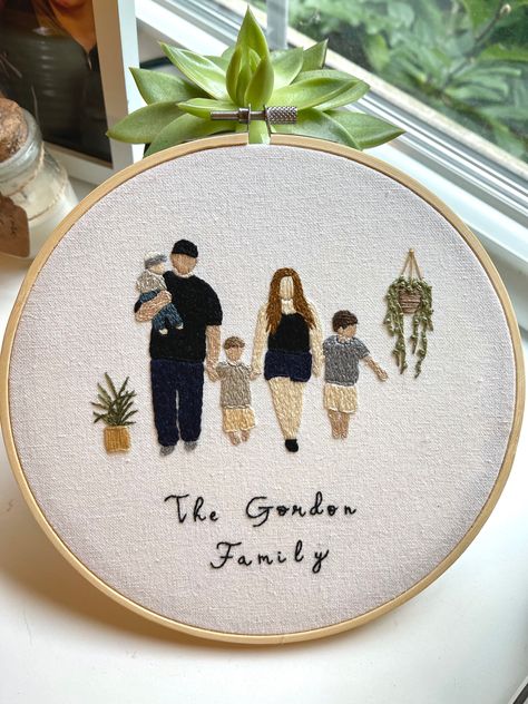 Embroider People, Family Embroidery Ideas, Family Embroidery Hoop, Embroidery Family Portrait, Embroidered People, Embroidery Family, Embroider Ideas, Hand Embroidered Jewelry, Embroidery Hoop Art Diy