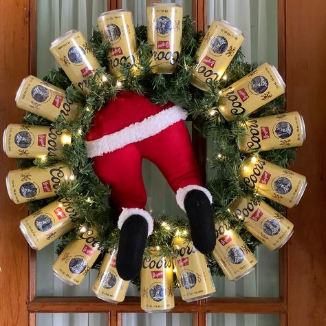 Alcohol Christmas Decorations, Beer Can Christmas Wreath, Beer Can Christmas Tree Diy, Beer Can Wreath, Beer Can Christmas Tree, Beer Christmas Tree, Beer Ornaments, Chrismas Diy, Brewery Ideas