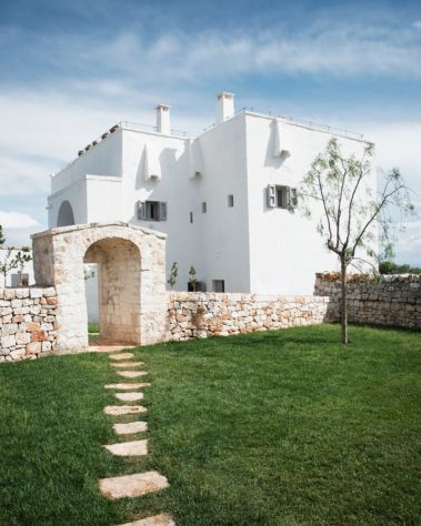 These 7 Retreats in South Tyrol Will Give You Serious Wanderlust Puglia Garden, Lecce Italy, Italy House, Country Retreat, Dream Vacations Destinations, Puglia Italy, Traditional Architecture, Mediterranean Style, Beach Houses