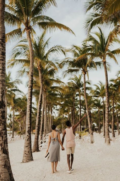 Cancun Picture Ideas Couples, Mexico Honeymoon Aesthetic, Tulum Couple Photos, Mexico Picture Ideas, Tulum Photography, Tulum Photoshoot, Punta Cana Pictures, Couples Vacation Photos, Cancun Pictures