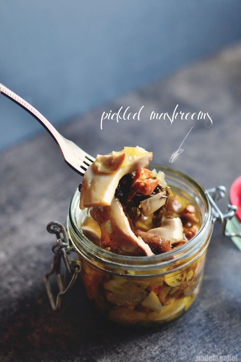 Hello autumn – Pickled mushrooms with dill | nadel&gabel Swedish Cinnamon Buns, Pickled Mushrooms, Farmers Market Display, Pumpkin Patch Sign, Marinated Mushrooms, Market Display, How To Order Coffee, Swedish Recipes, Good Bye