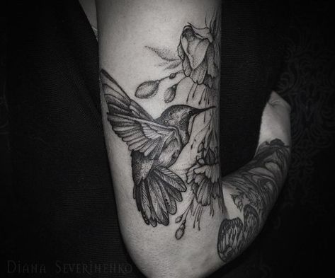 5 hummingbird sleeve tattoo Small Hummingbird Tattoo, Quarter Sleeve Tattoos, Flower Thigh Tattoos, Poppies Tattoo, Tattoo Girls, Hummingbird Tattoo, Shoulder Tattoos For Women, Back Tattoo Women, Humming Bird