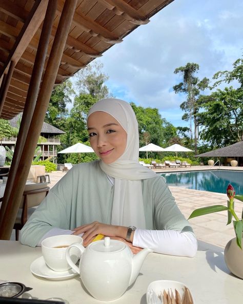 #MIRAFILZAH #MF Mira Filzah, Muslim Outfits Casual, Muslim Outfits, Muslimah Fashion Outfits, Aesthetic Photography Nature, Muslimah Fashion, Mom Outfits, Aesthetic Photography, Hijab Fashion